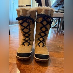 Sorel women’s Tivoli snow boots